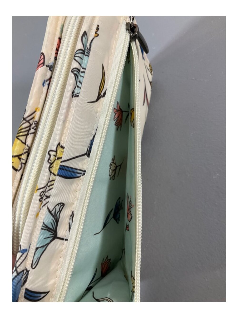 Lug Zeppelin Hummingbird Floral Large Continental Wallet - Quilted Unisex Design - Picture 6 of 8